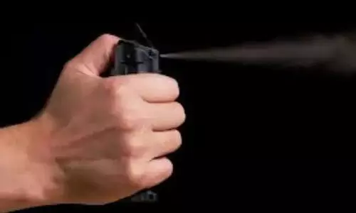 കണ്ണിൽ മുളക് സ്പ്രേ ചെയ്ത് വ്യാപാരിയുടെ കൈയ്യിൽ നിന്ന് പണം തട്ടാൻ ശ്രമം