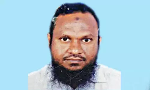 തെ​ങ്ങി​ൽ ക​യ​റു​ന്ന​തി​നി​ടെ യ​ന്ത്രം ത​ക​രാ​റി​ലാ​യി കു​ഴ​ഞ്ഞ് മ​രി​ച്ചു