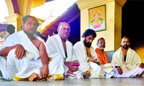 ഒമിക്രോണിൽ മുടങ്ങി ഗാ​ന​ഗ​ന്ധ​ർ​വ​ന്‍റെ പിറന്നാളാ​ഘോഷം; കൊല്ലൂരിൽ കാഞ്ഞങ്ങാട്​ രാമചന്ദ്രന്‍റെ അർച്ചന