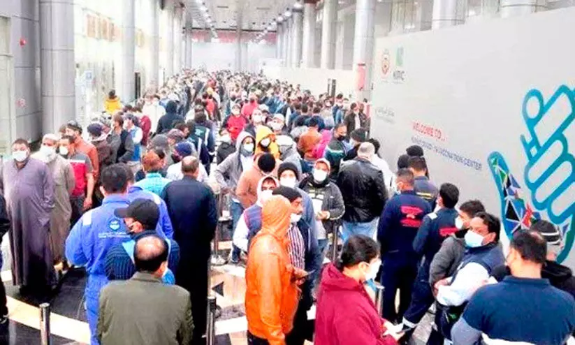 കു​വൈ​ത്തി​ൽ അ​ഞ്ച​ര ല​ക്ഷ​ത്തി​ന്​ ​മു​ക​ളി​ൽ ആ​ളു​ക​ൾ ബൂ​സ്റ്റ​ർ ഡോ​സ്​ വാ​ക്സി​ൻ സ്വീ​ക​രി​ച്ചു