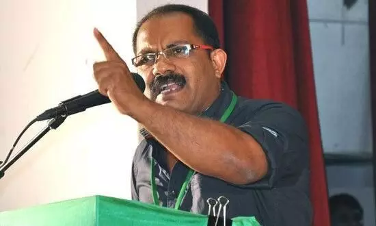 അബ്ദുസമദ് പൂക്കോട്ടൂരിന് മറുപടിയുമായി കെ.എം ഷാജി; മതനേതാക്കൾ കമ്യൂണിസം വിശദീകരിക്കണ്ട, വിവാദമായപ്പോൾ തിരുത്തി