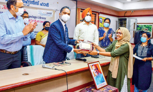 ഡോ. മാധവമേനോൻ പുരസ്‌കാരം സഹല ഫർസാനക്ക്