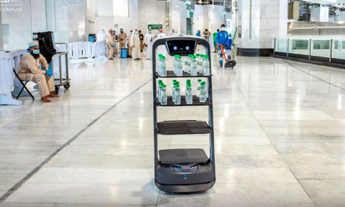 മക്ക ഹറമിൽ സംസം വിതരണത്തിന്​ റോബോട്ടും