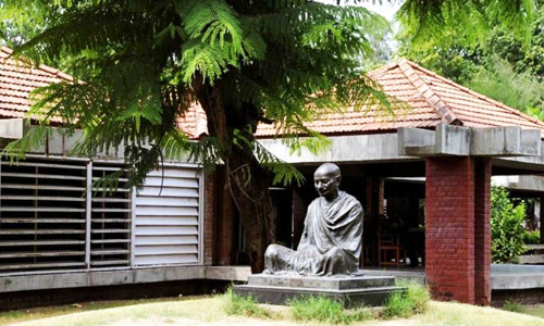 എ​ന്താ​ണ്​ ഇ​നി സ​ബ​ർ​മ​തി​ക്ക്​ സം​ഭ​വി​ക്കു​ക?; ഗു​ജ​റാ​ത്ത് സ​ര്‍ക്കാ​ര്‍ ​ഏ​റ്റെ​ടു​ക്ക​ലി​െ​ൻ​റ ല​ക്ഷ്യം?