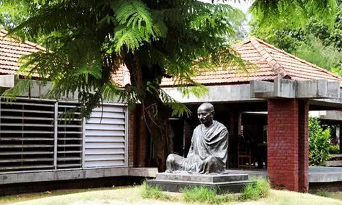 എ​ന്താ​ണ്​ ഇ​നി സ​ബ​ർ​മ​തി​ക്ക്​ സം​ഭ​വി​ക്കു​ക?; ഗു​ജ​റാ​ത്ത് സ​ര്‍ക്കാ​ര്‍ ​ഏ​റ്റെ​ടു​ക്ക​ലി​െ​ൻ​റ ല​ക്ഷ്യം?