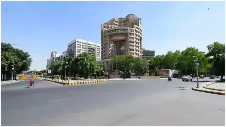 ഡൽഹിയിൽ സ്വകാര്യ ഓഫീസുകളിൽ വർക്ക് ​ഫ്രം ഹോം; റസ്റ്ററന്‍റുകൾ അടക്കും