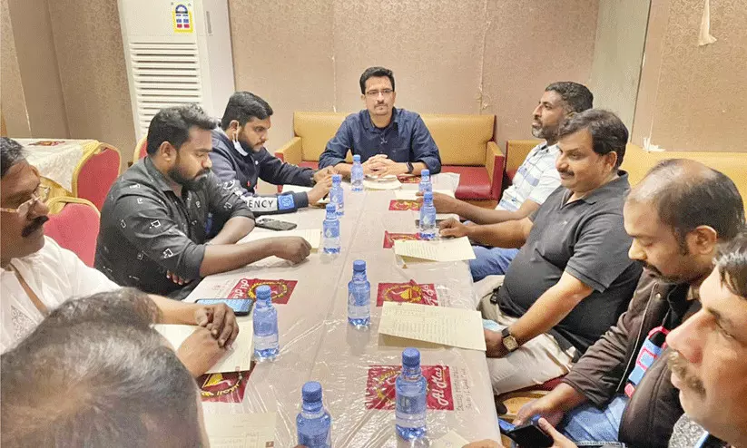 കോവിഡ് ബാധിച്ച് മരിച്ചയാളുടെ കുടുംബത്തിന് ധനസഹായം നൽകി കോവിഡ് ബാധിച്ച് മരിച്ചയാളുടെ കുടുംബത്തിന് ധനസഹായം നൽകി