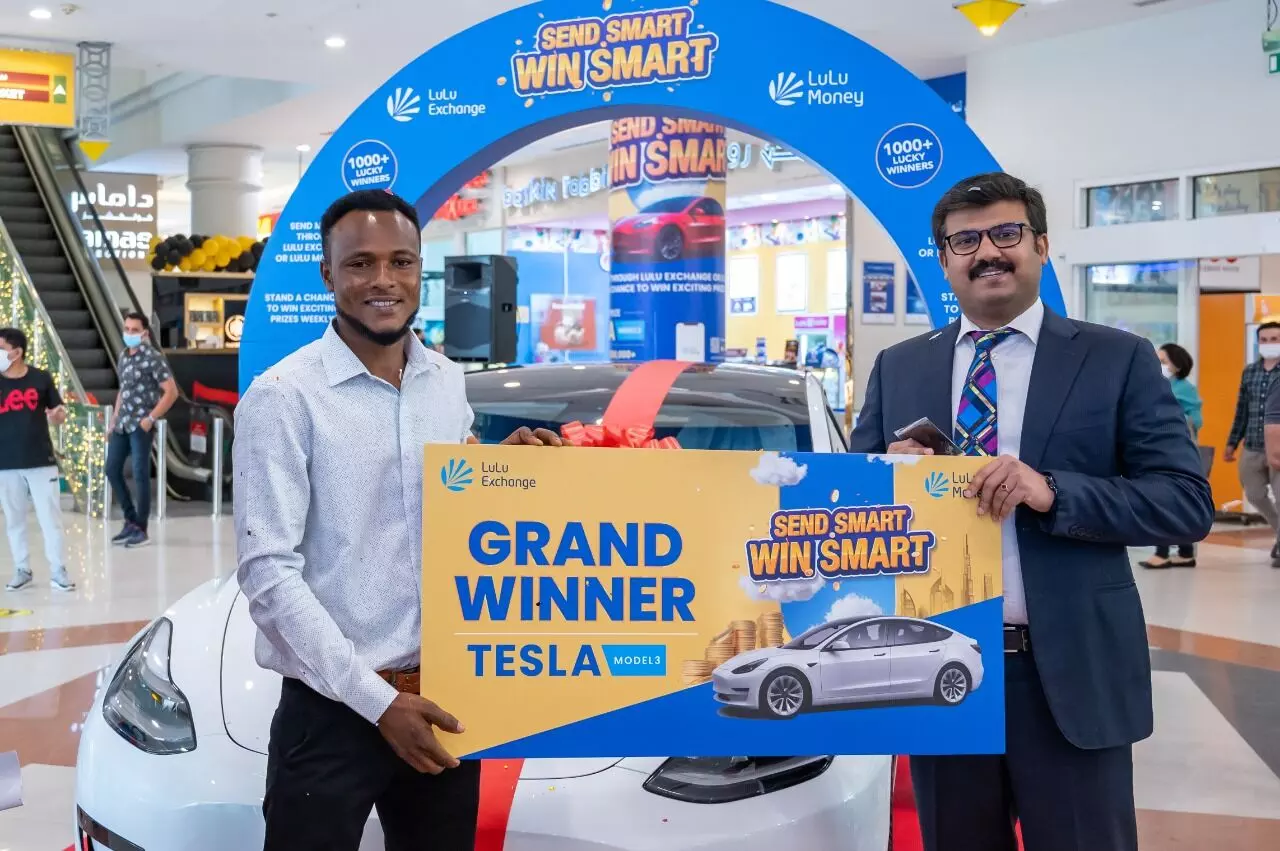 ലുലു എക്സ്ചേഞ്ചിന്റെ ടെസ്ല കാർ സമ്മാനം ഘാന സ്വദേശിക്ക് ലുലു എക്സ്ചേഞ്ചിന്റെ ടെസ്ല കാർ സമ്മാനം ഘാന സ്വദേശിക്ക്