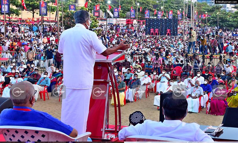 മരണം ഇരന്നുവാങ്ങുന്നെന്ന് കോൺഗ്രസ് പറയുന്നതിന്റെ അർത്ഥമെന്തെന്ന് മുഖ്യമന്ത്രി മരണം ഇരന്നുവാങ്ങുന്നെന്ന് കോൺഗ്രസ് പറയുന്നതിന്റെ അർത്ഥമെന്തെന്ന് മുഖ്യമന്ത്രി