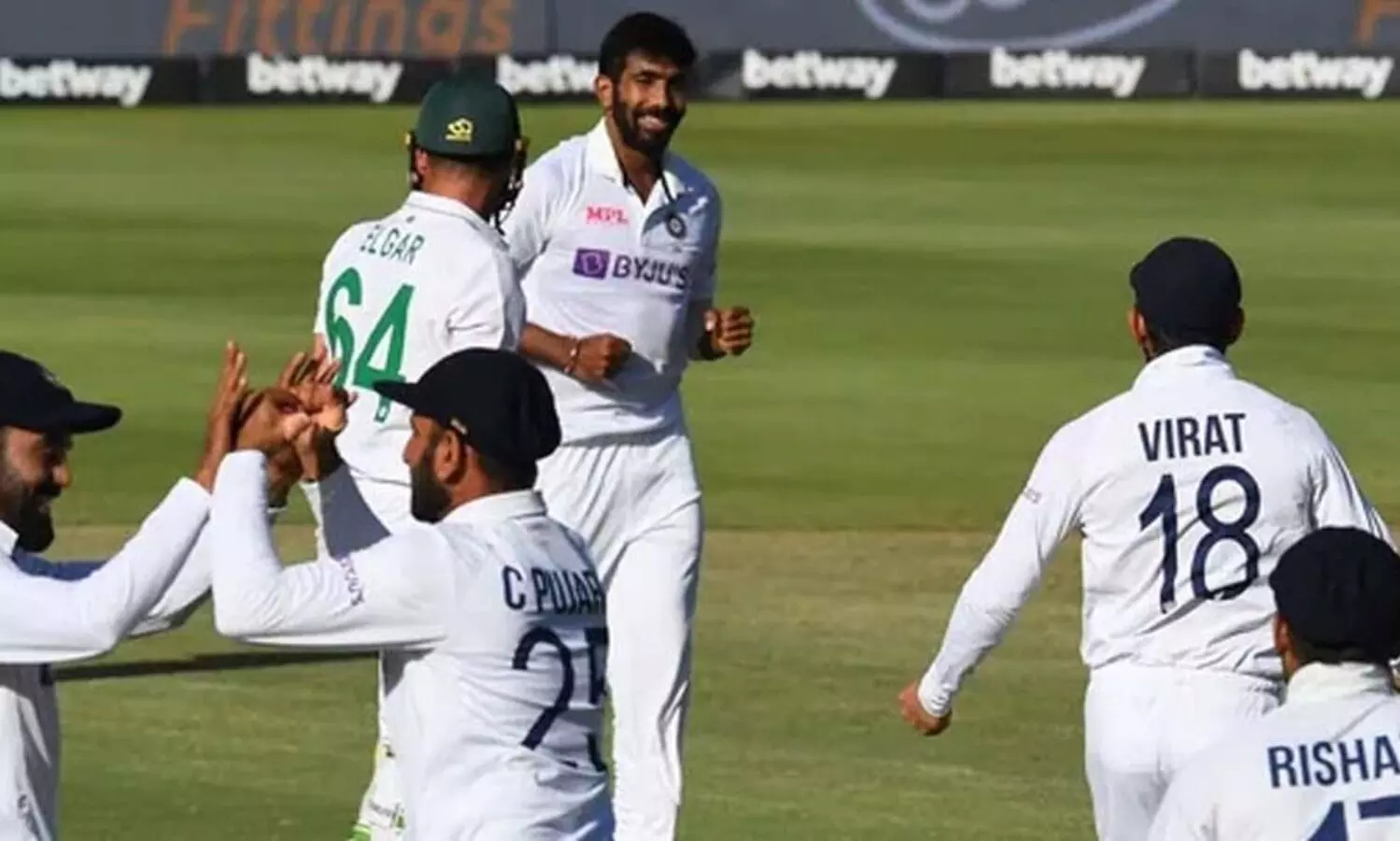 ദക്ഷിണാഫ്രിക്ക 210ന് പുറത്ത്; ഇന്ത്യക്ക് രണ്ടു വിക്കറ്റ് നഷ്ടം; 70 റൺസ്​ ലീഡ്​