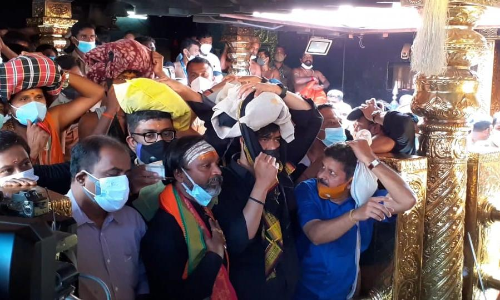 നടൻ അജയ് ദേവ്ഗൺ ശബരിമലയിൽ; താരം എത്തിയത് ഹെലികോപ്ടറിൽ