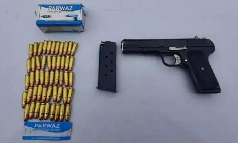 അതിര്‍ത്തിയില്‍നിന്ന് 7.4 കിലോ ഹെറോയിനും ആയുധങ്ങളും കണ്ടെടുത്തു