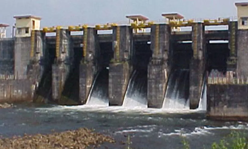 മലങ്കര ഡാമിന്റെ മൂന്ന് ഷട്ടറുകള് തുറന്നു മലങ്കര ഡാമിന്റെ മൂന്ന് ഷട്ടറുകള് തുറന്നു