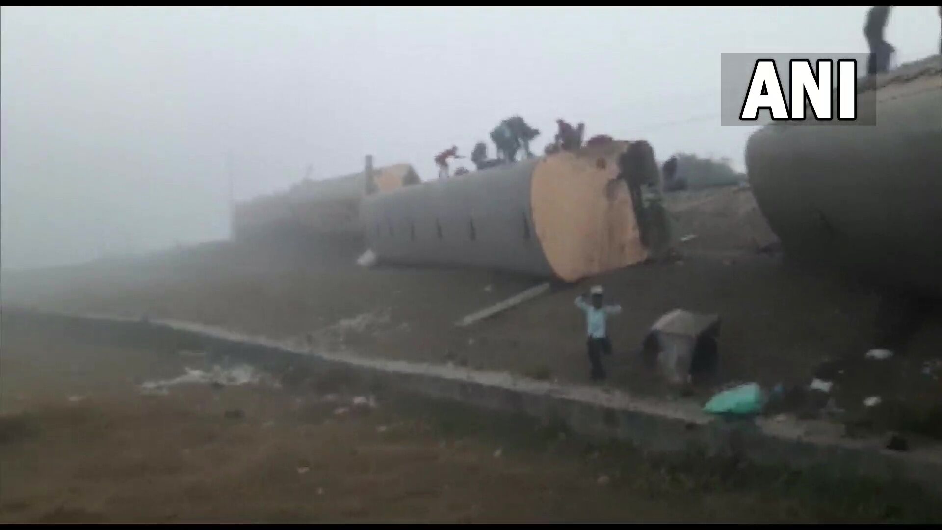 ബിക്കാനീർ-ഗുവാഹത്തി എക്സ്പ്രസ് പാളംതെറ്റി; അഞ്ച് മരണം, നിരവധി പേർക്ക് പരിക്ക്