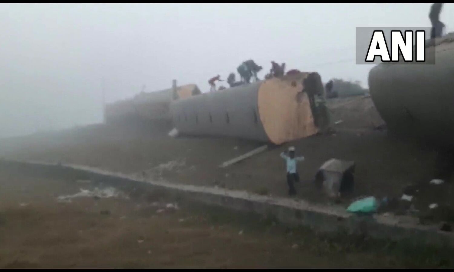 ബിക്കാനീർ-ഗുവാഹത്തി എക്സ്പ്രസ് പാളംതെറ്റി; അഞ്ച് മരണം, നിരവധി പേർക്ക് പരിക്ക്