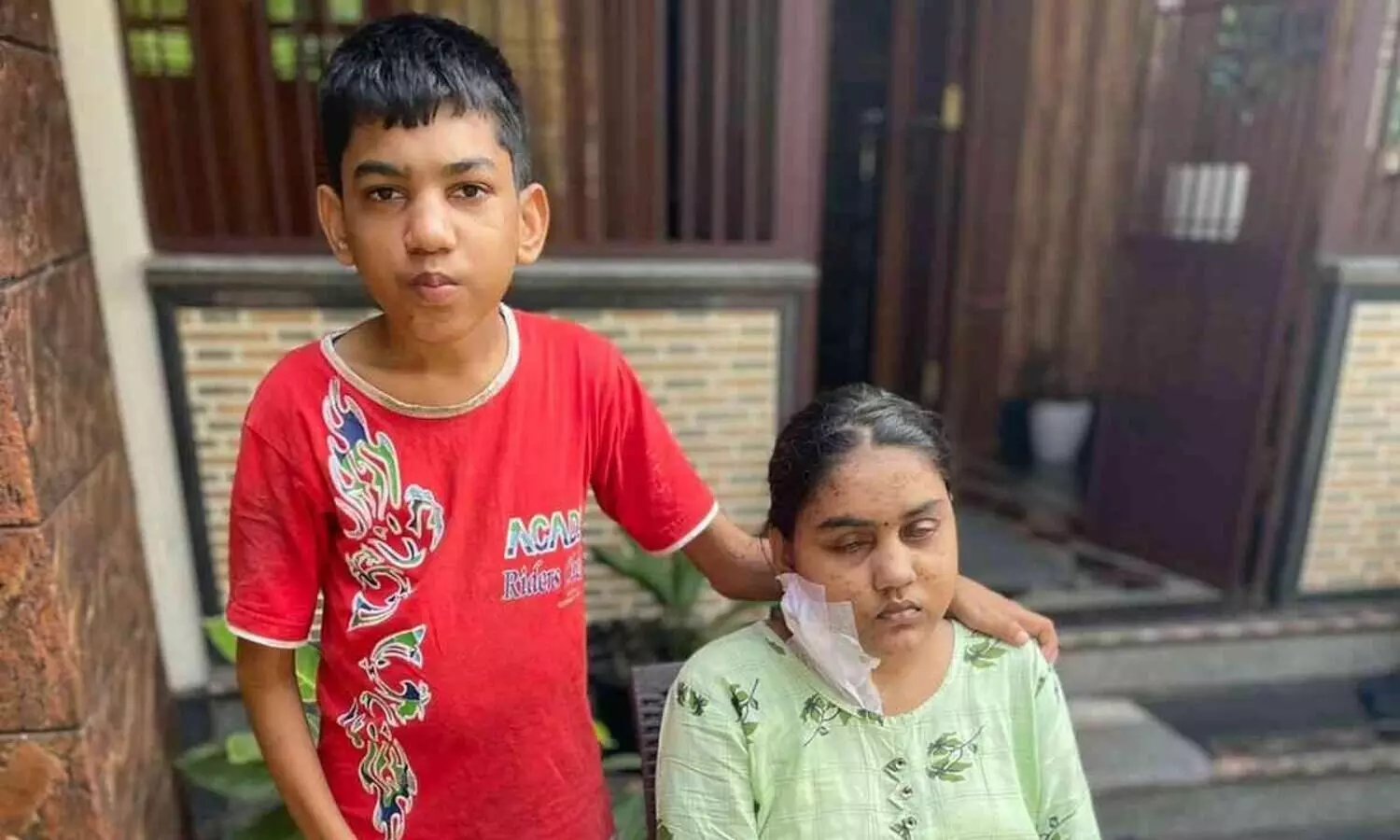 പാൻക്രിയാസും വൃക്കയും തകർന്നു; ദുരിതക്കയത്തിൽ സഹായം തേടി സഹോദരങ്ങൾ