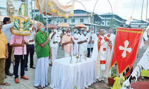 കൊ​ട​ക​ര സെ​ന്‍റ്​ ജോ​സ​ഫ്‌​സ് ഫൊ​റോ​ന ദേ​വാ​ല​യ​ത്തി​ല്‍ തി​രു​നാ​ള്‍ കൊ​ടി​യേ​റി