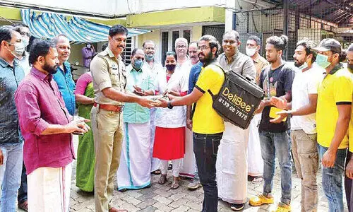 ഒരാൾപോലും വിശന്നിരിക്കരുത് പദ്ധതിക്ക് തുടക്കം ഒരാൾപോലും വിശന്നിരിക്കരുത് പദ്ധതിക്ക് തുടക്കം