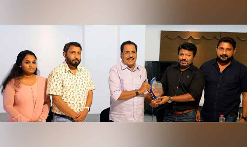 ഡോ. ജോര്ജ് ഓണക്കൂറിന് മാധ്യമ കൂട്ടായ്മയുടെ ആദരം ഡോ. ജോര്ജ് ഓണക്കൂറിന് മാധ്യമ കൂട്ടായ്മയുടെ ആദരം