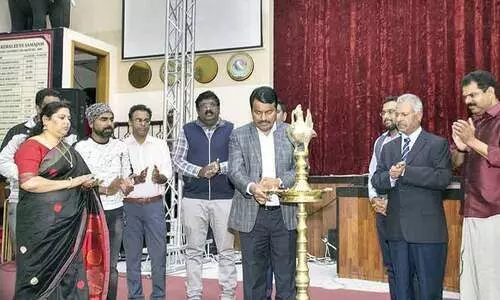 ന​രേ​ന്ദ്ര പ്ര​സാ​ദ്‌ അ​നു​സ്മ​ര​ണ നാ​ട​കോ​ത്സ​വം