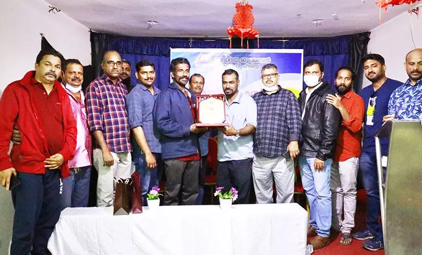 ടി.​സി. സ​ജീ​വ​ന്​ യാത്രയയപ്പ് നൽകി