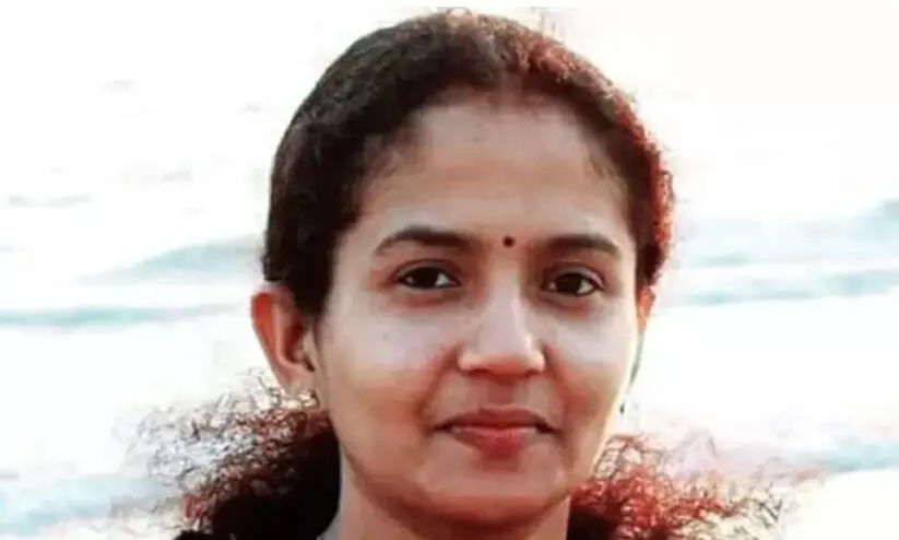 കരുണയില്ലാതെ കനറാ ബാങ്ക്; ആത്മഹത്യ ചെയ്ത വനിത മാനേജർക്ക് കുടിശ്ശിക അടക്കാൻ നോട്ടീസ് കരുണയില്ലാതെ കനറാ ബാങ്ക്; ആത്മഹത്യ ചെയ്ത വനിത മാനേജർക്ക് കുടിശ്ശിക അടക്കാൻ നോട്ടീസ്