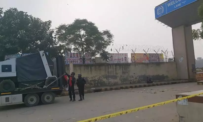 Three kg Bomb Found At Delhi Flower Market