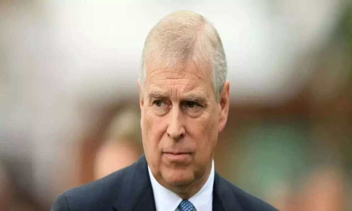 ലൈംഗിക അപവാദക്കേസ്; ആൻഡ്രൂ രാജകുമാരന് പദവി നഷ്ടമായി ലൈംഗിക അപവാദക്കേസ്; ആൻഡ്രൂ രാജകുമാരന് പദവി നഷ്ടമായി