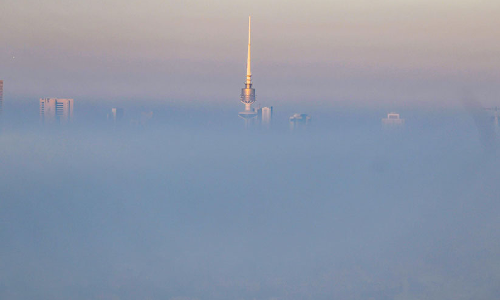 കാ​ഴ്​​ച മ​റ​ച്ച്​ മൂ​ട​ൽ​മ​ഞ്ഞ്​; ജാ​ഗ്ര​ത പാ​ലി​ക്കാ​ൻ നി​ർ​ദേ​ശം