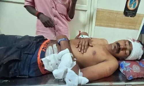 ബൈ​ക്കി​ലെ​ത്തി​യ സം​ഘം യു​വാ​വി​നെ വെ​ട്ടി