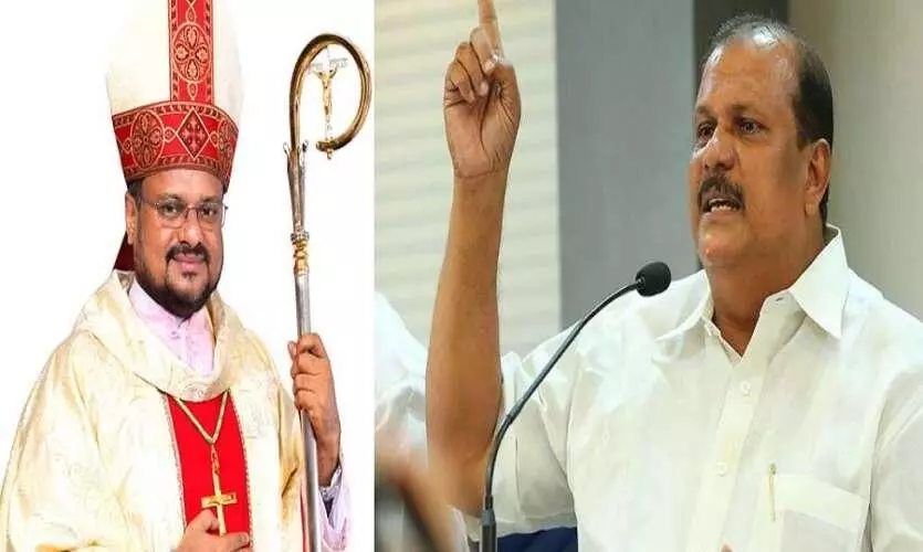 ബിഷപ് ഫ്രാങ്കോ മുളക്കലിനെ കൈമുത്തി വരവേറ്റ് പി.സി ജോർജ്; ബിഷപ്പ് ജോർജിന്റെ വീട്ടിലെത്തി