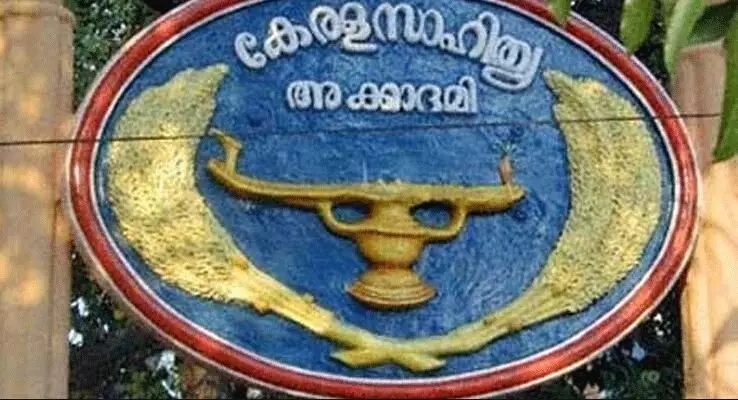 അ​ക്കാ​ദ​മി​യും വി​വാ​ദ​ങ്ങ​ളും