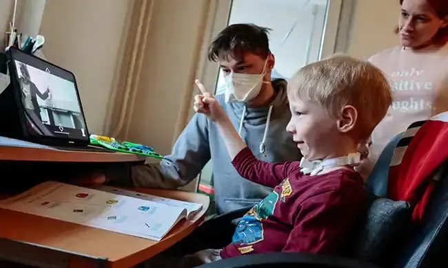 ഏഴ് വയസുകാരൻ ജോഷ്വക്ക് പകരം സ്കൂളിലെത്താൻ ഉണ്ടൊരു കുഞ്ഞൻ റോബോട്ട്