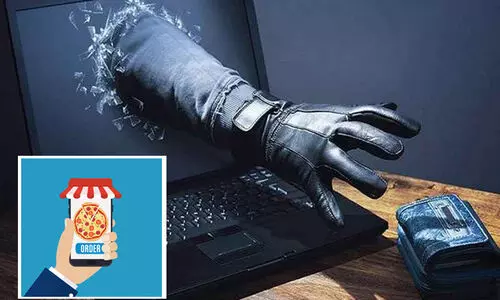 പിസ്സ ഓർഡർ ചെയ്യവേ 9,999 രൂപ നഷ്ടമായി, കസ്റ്റമർകെയറിൽ വിളിച്ചപ്പോൾ പോയത്​ 11 ലക്ഷം രൂപ, സംഭവമിങ്ങനെ....