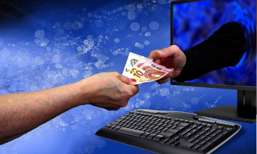 ഓൺലൈനിൽ വാച്ച് വാങ്ങിയയാൾക്ക് ലഭിച്ചത് ഗർഭ നിരോധന ഉറ