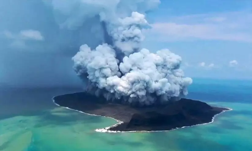 ടോംഗയിലെ അഗ്നിപര്‍വത പൊട്ടിത്തെറി: റഷ്യയും ജപ്പാനും സുനാമി മുന്നറിയിപ്പ് നല്‍കി