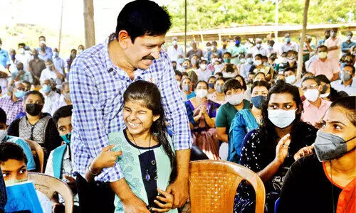 നിങ്ങൾ നിങ്ങളാവുക... മറ്റൊരാളാവരുത്; കുട്ടികളോട്​ സംവദിച്ച്​ മുതുകാട്