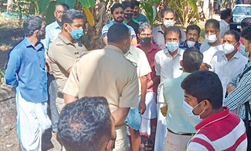 കല്ലിടാൻ വന്ന കെ-റെയിൽ സംഘത്തെ നാട്ടുകാർ തടഞ്ഞു