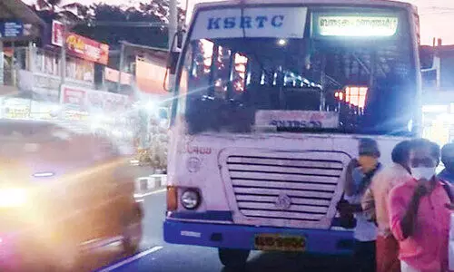 കെ.എസ്.ആര്‍.ടി.സിയുടെ താക്കോൽ സ്വകാര്യ ബസ്​ ഡ്രൈവർ എടുത്തുകൊണ്ടുപോയി; പെരുവഴിയിലായി യാത്രക്കാർ