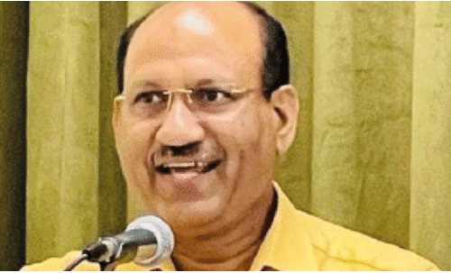 പ്ര​വാ​സി സാ​മൂ​ഹി​ക​രം​ഗ​ത്ത് നി​റ​ഞ്ഞു​നി​ന്ന   ആ​ലി​ക്കോ​യ നാ​ട്ടി​ലേ​ക്ക്