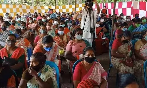 അമൃതാനന്ദമയി ആശ്രമത്തിൽ കോവിഡ് മാനദണ്ഡം ലംഘിച്ച് കിറ്റ് വിതരണം; കേസെടുത്തു