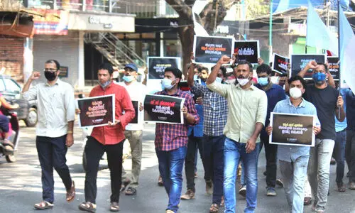 സമൂഹമാധ്യമ വേട്ട: പൊലീസിന്‍റെ സംഘ് വിധേയത്വത്തിനെതിരെ പ്രതിഷേധം