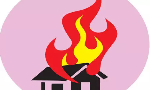 വീടിന് തീപിടിച്ചു; മധ്യവയസ്കനെ രക്ഷപ്പെടുത്തി വീടിന് തീപിടിച്ചു; മധ്യവയസ്കനെ രക്ഷപ്പെടുത്തി