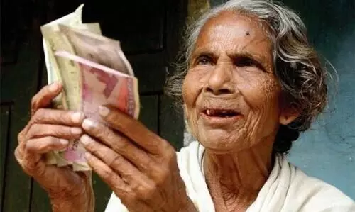 അധിക നികുതി ചുമത്താതെ ക്ഷേമ പെൻഷൻ 4300 രൂപയായി വർധിപ്പിക്കാമെന്ന്​ പഠനം