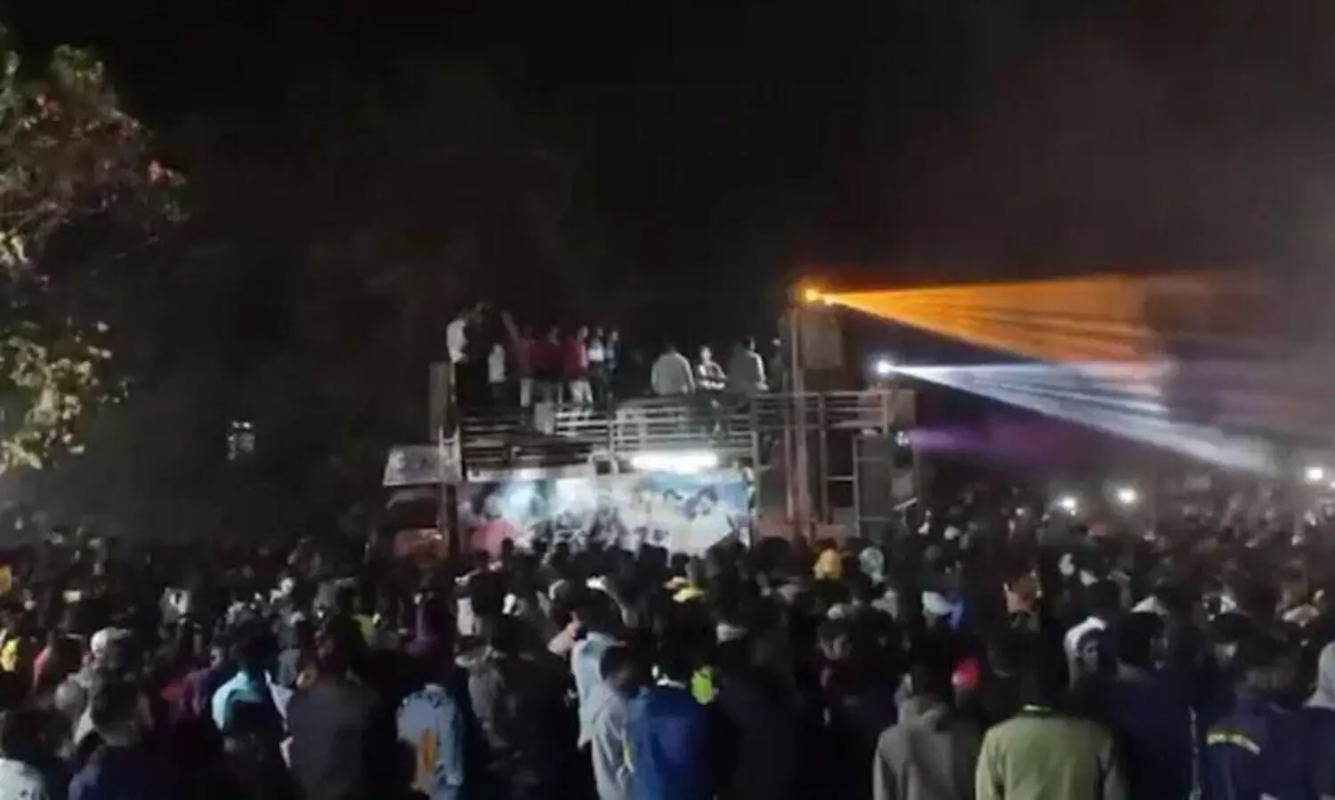 കോവിഡ് നിയന്ത്രണങ്ങൾ ലംഘിച്ച് ഗുജറാത്തിൽ ബി.ജെ.പി നേതാവിന്റെ ഡി​.ജെ പാർട്ടി