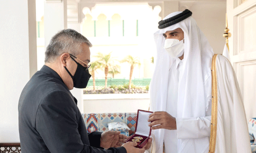 വെ​നി​സ്വേ​ല അം​ബാ​സ​ഡ​ർ​ക്ക്​ അ​ൽ വ​ജ്​​ബ പു​ര​സ്കാ​രം