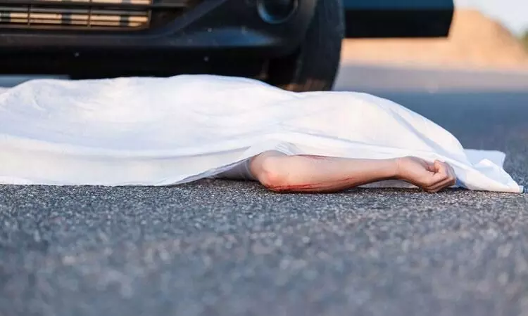 അങ്കമാലിയിൽ ക്രെയിൻ ചക്രം ദേഹത്ത് കയറി യുവാവ് മരിച്ചു അങ്കമാലിയിൽ ക്രെയിൻ ചക്രം ദേഹത്ത് കയറി യുവാവ് മരിച്ചു