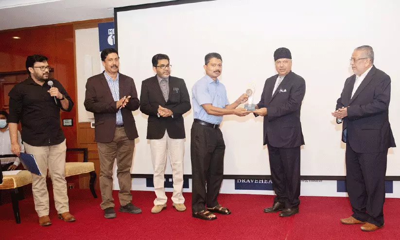 മീഡിയവൺ ബ്രേവ്ഹാർട്ട് പുരസ്കാരം: മരണാനന്തര ബഹുമതി മൂന്നു പേർക്ക്; നിറകണ്ണുകളോടെ കുടുംബാംഗങ്ങൾ മീഡിയവൺ ബ്രേവ്ഹാർട്ട് പുരസ്കാരം: മരണാനന്തര ബഹുമതി മൂന്നു പേർക്ക്; നിറകണ്ണുകളോടെ കുടുംബാംഗങ്ങൾ