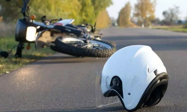 ബൈക്കിടിച്ച് മരണം: പ്രതി ആറുമാസം വാഹനം ഓടിക്കരുതെന്ന് ഹൈകോടതി ബൈക്കിടിച്ച് മരണം: പ്രതി ആറുമാസം വാഹനം ഓടിക്കരുതെന്ന് ഹൈകോടതി