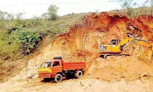 പണമുണ്ടോ, എങ്കിൽ കുന്നോളം മണ്ണെടുത്തോളൂ